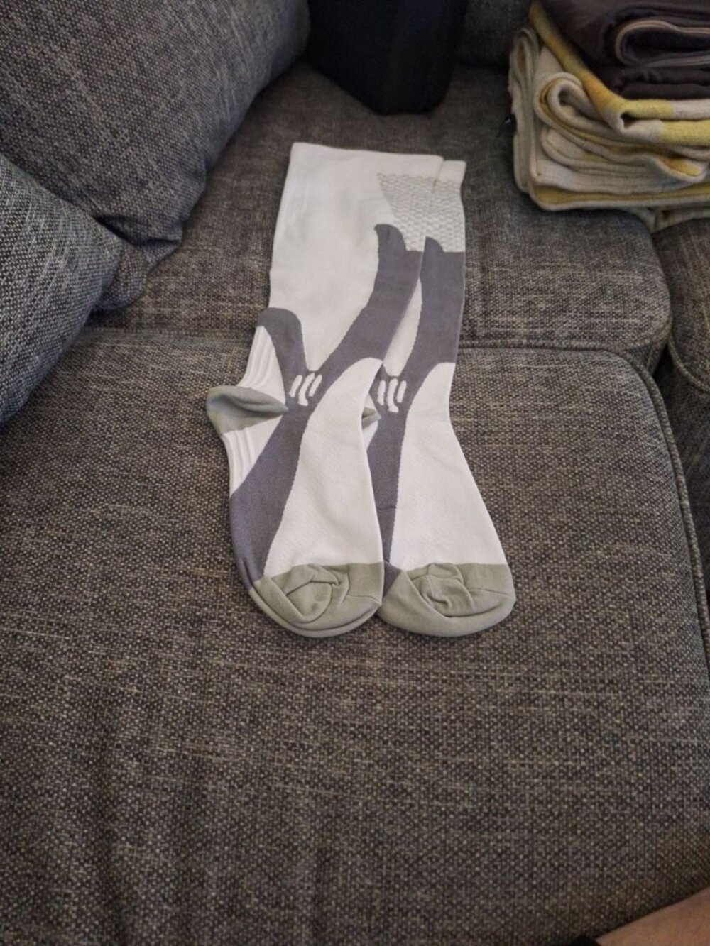 Generic High-Performance Athletic Compression Socks - White/Grey